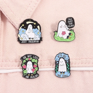 Lot de quatre pin's fantômes mignons avec citations apaisantes sur velours rose