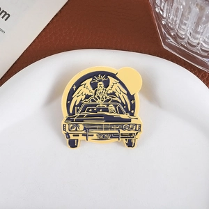 Klassische Impala Auto Emaille Brosche mit Engelsflügeln und KAZ 2Y5 Nummernschild