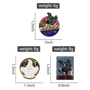 Vue détaillée des épingles en émail du chien Laika avec dimensions et spécifications de poids