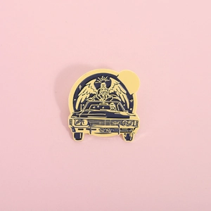Retro Auto Engelsflügel Emaille Pin Legierung Brosche Supernatural Inspiriert KAZ 2Y5 Nummernschild Abzeichen Für Rucksack Deko