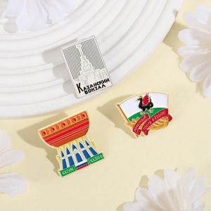 Set de pin's en émail avec les monuments de Kazan en Russie et les icônes de la ville