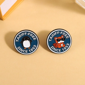 Ensemble de pin's en émail animaux mignons avec pingouin et panda roux sur badges ronds