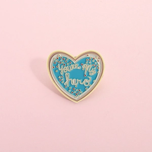 Spilla a cuore blu in smalto con scritta you're My hero per zaini e abbigliamento