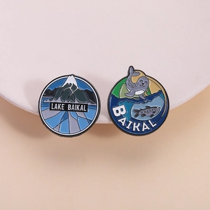 Épingle en Émail Paysage du Lac Baïkal Alliage de Zinc Montagne Enneigée Phoque Badge Souvenir de Voyage Broche pour Sac à Dos Accessoires de Vêtements