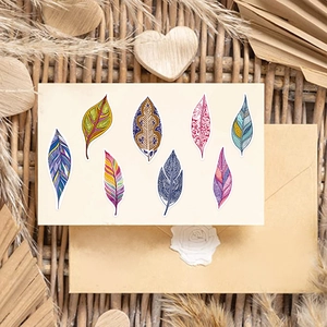 Gros plan d'autocollants plumes bohèmes décoratifs avec motifs mandala sur carton