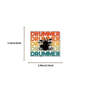 Retro distressed drummer sticker detail met zonsondergangstrepen en afmetingen