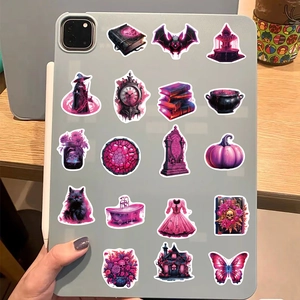 Gotische paarse magische stickers op tablet met diverse mystieke patronen design