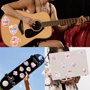 Lot de stickers de bonbons mignons sur guitare, planche à roulettes et ordinateur