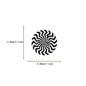 Dettaglio dell'adesivo a spirale bianco e nero di 5,38 cm con motivo geometrico