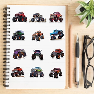 Autocollants de monster truck cartoon sur un carnet avec fournitures et plante verte
