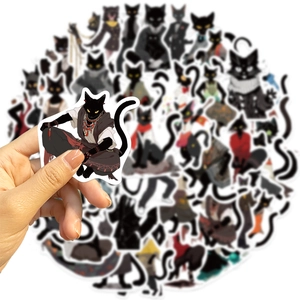 Gros plan d'autocollants imperméables de chat noir personnifié avec illustrations anime