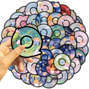 Gros plan d'autocollants vinyles étanches avec motifs mignons de fille et chaton