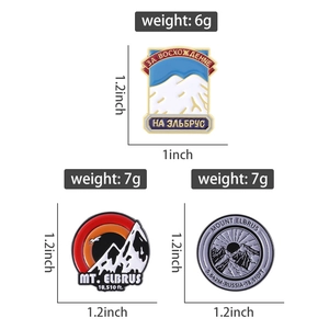 Dimensions et poids détaillés des broches en émail du Mont Elbrus avec sommets