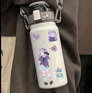 Borraccia portatile stile Y2K bianco crema con adesivi anime e tracolla grigia