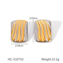 Boucles d'oreilles rectangulaires bicolores avec design texturé ondulé argent et or