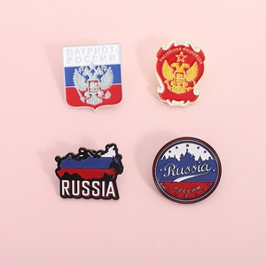 Spilla in Smalto Patriota Russo Lega di Zinco Aquila Bicefala Stemma Mappa Cremlino Souvenir Accessorio Gioielli Regalo