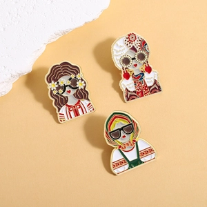 Lot de trois broches émaillées au style russe avec des motifs de filles à la mode