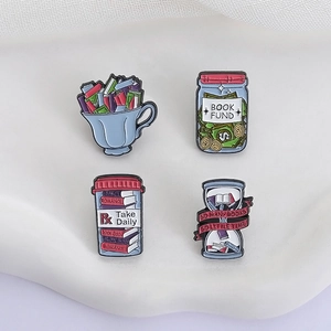 Lot de 4 épinglettes en émail créatives sur les livres avec tasse à café et sablier