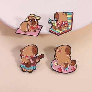 Spilla in Smalto Capibara Cartoon Simpatica Spilla Animale per Vestiti Zaino Bambini Decorazione Gioielli di Moda Regalo