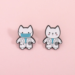 Cute Cartoon White Cat Doctor Enamel Brooch Pin Creative Alloy Animal Badge With Mask Stethoscope For Backpack Apparel