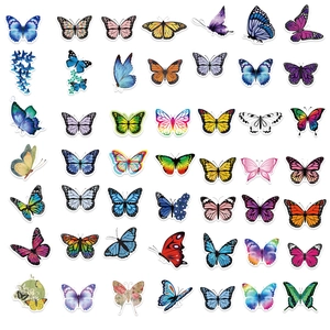Set van 50 kleurrijke vlinderstickers in diverse aquarel- en realistische stijlen