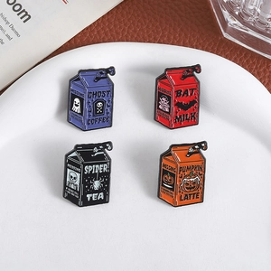 Set di spille smaltate divertenti per Halloween con motivi Ghost Coffee e Pumpkin Latte