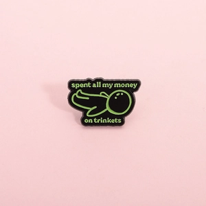 Broche De Esmalte Negro Humorístico Con Figura De Dibujos Animados Y Citas Spent All My Money On Trinkets Insignia De Aleación De Zinc Para Mochila Ropa