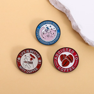 Set di 3 spille in smalto a tema caffè con simpatici gatti e cani in colori vivaci e vivaci