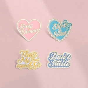 Spilla Creativa a Cuore in Lega di Smalto Badge Dolce Lettera Busy Woman Spilla di Smalto Fashion Short And Sweet per Vestiti Zaino Decorazione