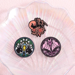 Ensemble de broches chauve-souris en émail avec motifs floraux roses et lune style gothique