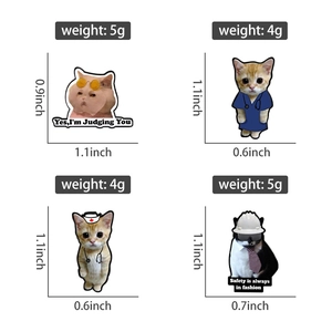 Détails de broches en émail créatives montrant des chats en tenue de médecin et infirmière