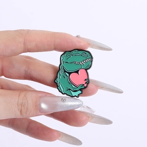 Cartoon-Dino-Emaille-Anstecknadel mit rosa Herz für Kleidung und Taschen-Accessoires