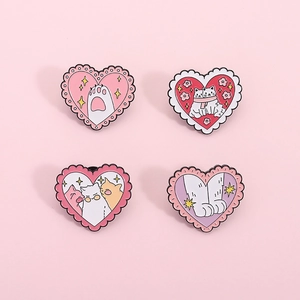 Lot de quatre jolies broches chat en émail en forme de cœur avec motifs animaux mignons
