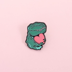 Cartoon Emaille-Anstecknadel grüner Dinosaurier mit rosa Herz auf Pastellgrund