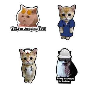 Lot de quatre pin's en émail avec chats professionnels et citations humoristiques