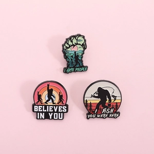 Insigne en Émail Bigfoot Amusant Dessin Animé Sasquatch Broche en Alliage de Zinc Slogan I Hate People I Fish You Were Here Bijoux