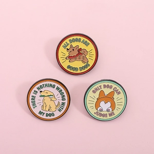 Dreiteiliges Set Cartoon-Hunde-Emaille-Pins mit süßen Illustrationen auf rosa Grund