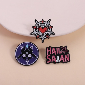 Gothic Enamel Pin Zinc Alloy Baphomet Goat Head Inverted Pentagram Heart Satanic Badge Brooch Fashion Jewelry For Clothing