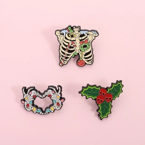 Creative Halloween Christmas Skeleton Enamel Brooches Alloy Ribs Skull Heart Pin Badge For Clothing Backpack Accessories