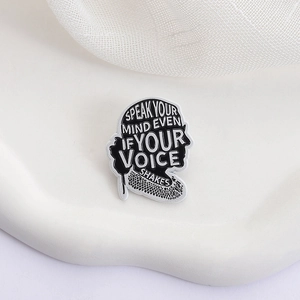 Broche en émail silhouette RBG avec citation Speak Your Mind pour accessoires de mode