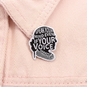 Broche en Émail avec Citation Inspirante Silhouette de Portrait en Alliage Speak Your Mind Even If Your Voice Shakes Badge de Motivation