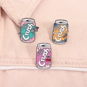Vue détaillée de trois broches en émail en forme de canette avec texte You're my Crush