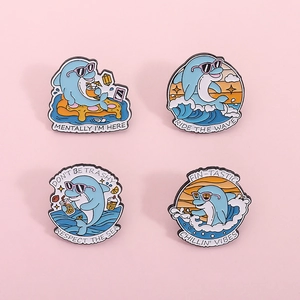 Pin en Émail Dauphin de Dessin Animé Alliage de Zinc Laque au Four Thème Océan Vague d'Été Badge Pour Décoration de Sac