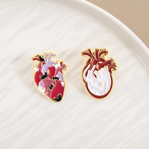 Épingle en Émail Créative Chat Cœur Anatomique Anatomie Gothique Broche Médicale Badge en Alliage de Zinc Bijoux Cadeau pour Médecins Infirmières Femmes Hommes