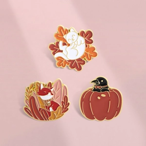 Autumn Maple Leaf Animal Enamel Pin Cartoon Fox Cat Crow Pumpkin Badge Creative Cute Brooch For Halloween Thanksgiving Jewelry