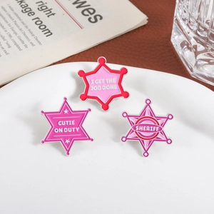 Lot de trois pin's étoile en émail rose avec slogans créatifs pour sacs et vêtements