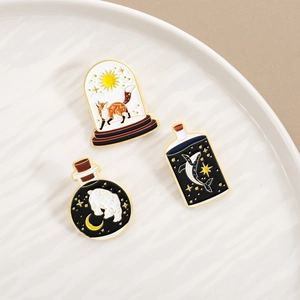 Set di spille smaltate con animali e cielo stellato volpe orso polare e balena in bottiglia