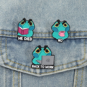 Lot de pins émaillés grenouille rigolos avec thèmes de lecture, café et travail de bureau