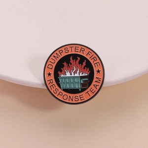 Pin's rond en émail Dumpster Fire avec texte Response Team et finition en métal orange