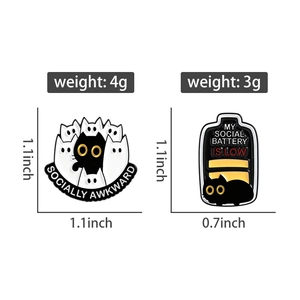 Vue détaillée des épinglettes de chat Socially Awkward avec dimensions et poids